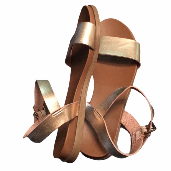 4/$20! Gold Universal Thread Sandals - Picture 1 of 5